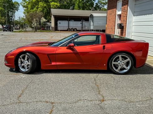 Used 2006 Chevrolet Corvette Coupe w/ Preferred Equipment Group RWD image 4