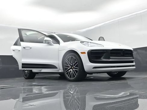 Used 2023 Porsche Macan GTS AWD/4WD image 65