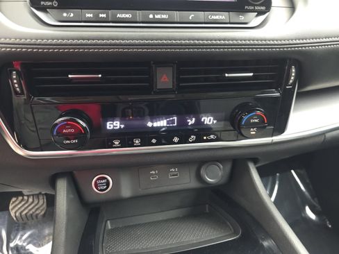 Used 2021 Nissan Rogue SV FWD image 21