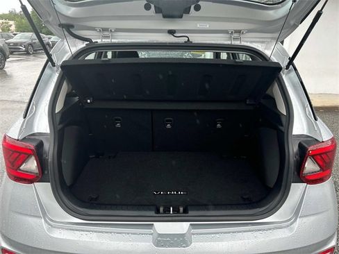 Used 2023 Hyundai Venue SEL image 12