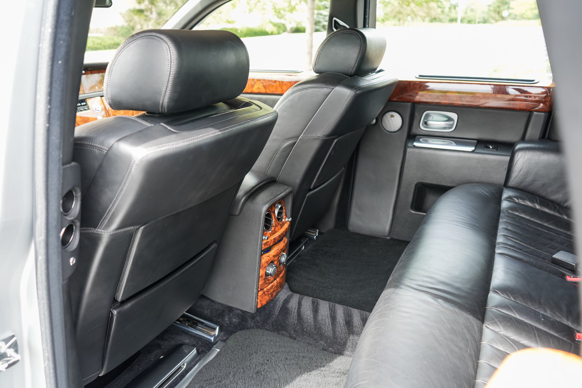 Used 2005 Rolls-Royce Phantom Sedan RWD image 25