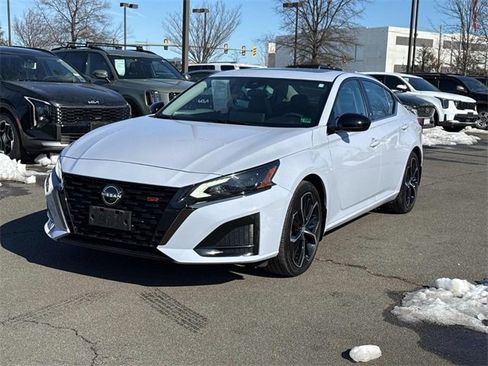 Used 2023 Nissan Altima 2.5 SR w/ SR Premium Package image 5