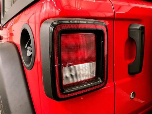 Used 2022 Jeep Wrangler Sport AWD/4WD image 28