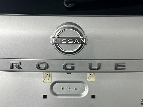 Used 2024 Nissan Rogue SV image 28