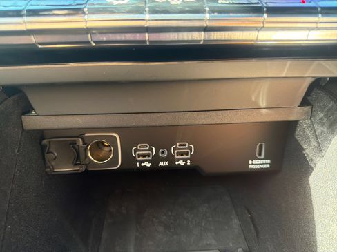 Used 2024 Jeep Grand Wagoneer Series III AWD/4WD image 55