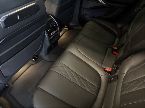 Used 2024 BMW X6 xDrive40i image 10