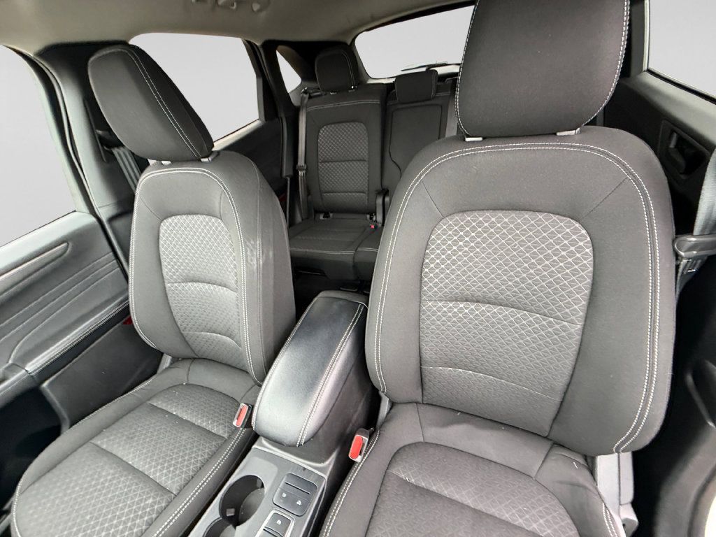 Used 2025 Ford Escape Active AWD/4WD image 21