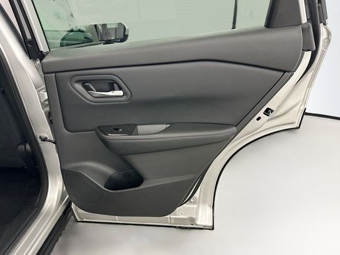 Used 2025 Nissan Rogue SV AWD/4WD image 31