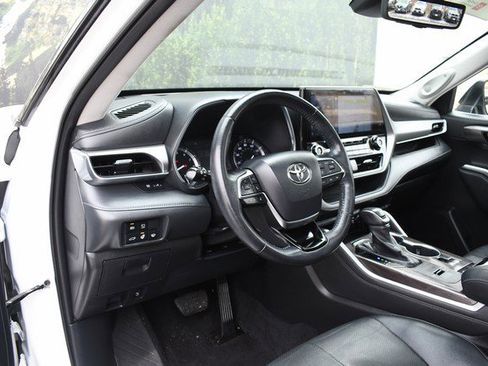 Certified 2021 Toyota Highlander Platinum image 14
