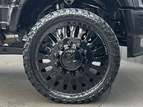 Used 2025 Ford F450 Platinum w/ FX4 Off-Road Package image 9