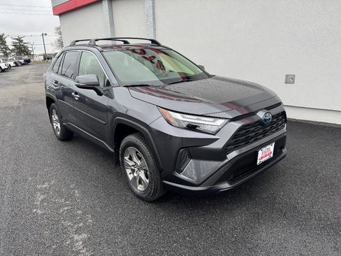 Used 2023 Toyota RAV4 XLE w/ Convenience Package image 4