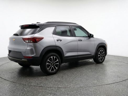 Used 2025 Chevrolet TrailBlazer LT FWD image 9