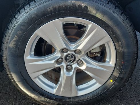 Used 2019 Toyota RAV4 XLE FWD image 12