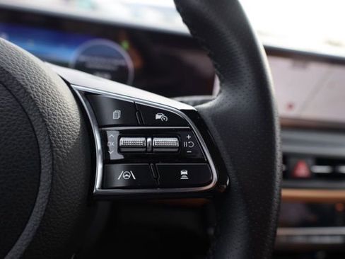 Certified 2024 Kia Seltos SX w/ SX Sunroof Package image 30