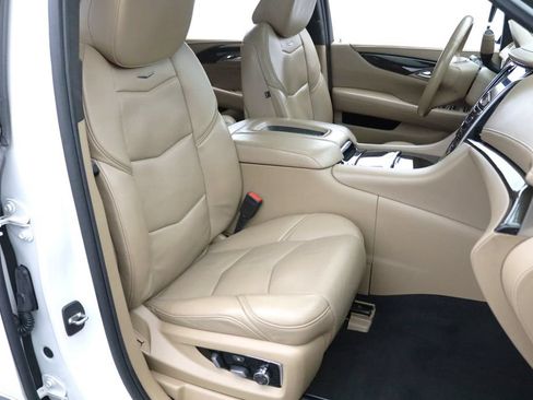 Used 2019 Cadillac Escalade ESV Platinum AWD/4WD image 21