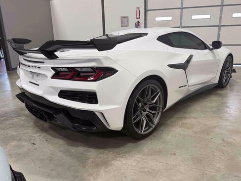 Used 2024 Chevrolet Corvette Z06 w/ Z07 Performance Package w/ Z07 Performance Package RWD image 14