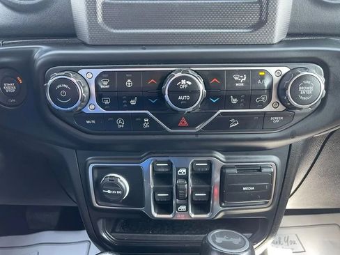 Used 2021 Jeep Wrangler Unlimited Sahara w/ LED Lighting Group AWD/4WD image 29