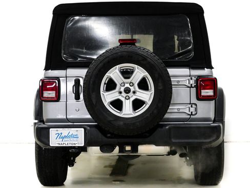 Used 2018 Jeep Wrangler Unlimited Sport image 8