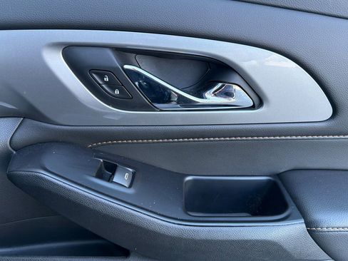 Used 2020 Chevrolet Traverse LS image 23