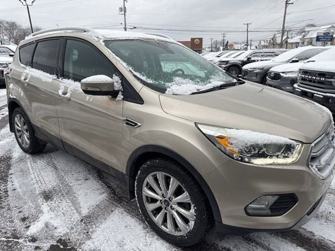 Used 2017 Ford Escape Titanium image 4