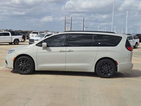 Used 2021 Chrysler Pacifica Touring w/ S Appearance Package image 6