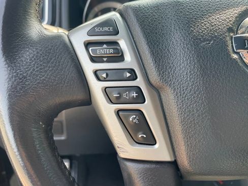 Used 2018 Nissan Titan SV w/ SV Convenience Package AWD/4WD image 28