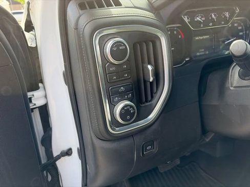 Used 2022 GMC Sierra 1500 SLE w/ X31 Off-Road Package AWD/4WD image 11