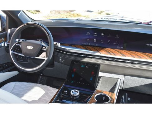 Certified 2025 Cadillac Escalade ESV Sport Platinum w/ LPO, Floor Liner Package image 19