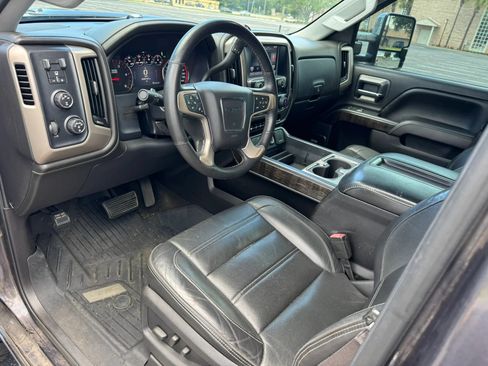Used 2015 GMC Sierra 2500 Denali w/ Duramax Plus Package AWD/4WD image 17