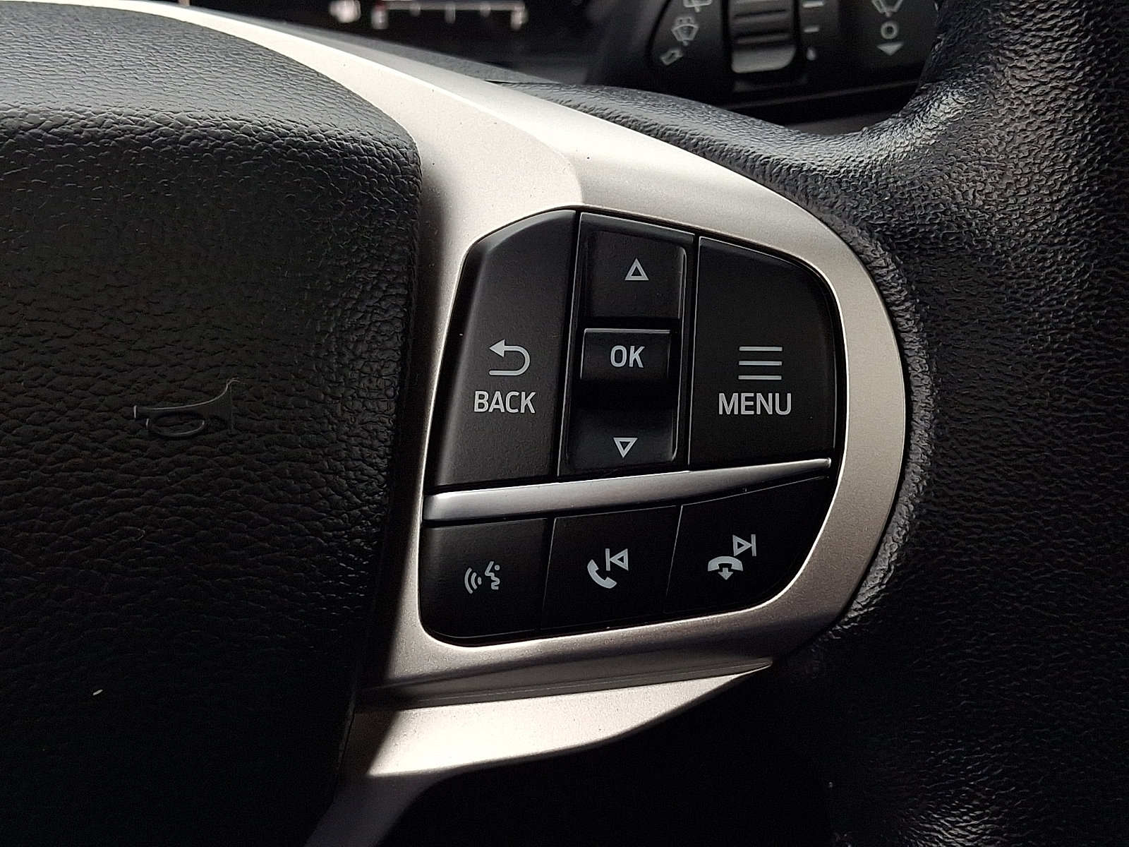 Used 2023 Ford Explorer XLT w/ Equipment Group 202A AWD/4WD image 23
