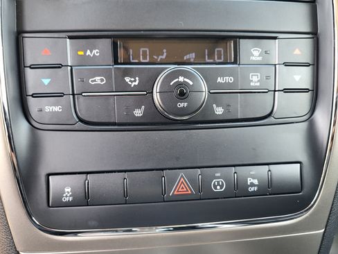 Used 2013 Jeep Grand Cherokee Laredo AWD/4WD image 17