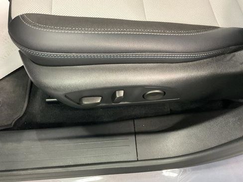 Used 2025 Chevrolet Equinox EV LT image 11