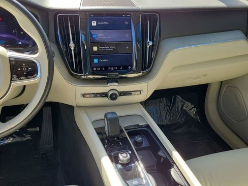 Used 2023 Volvo XC60 B5 Plus image 21