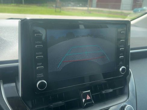 Used 2020 Toyota Corolla LE FWD image 18