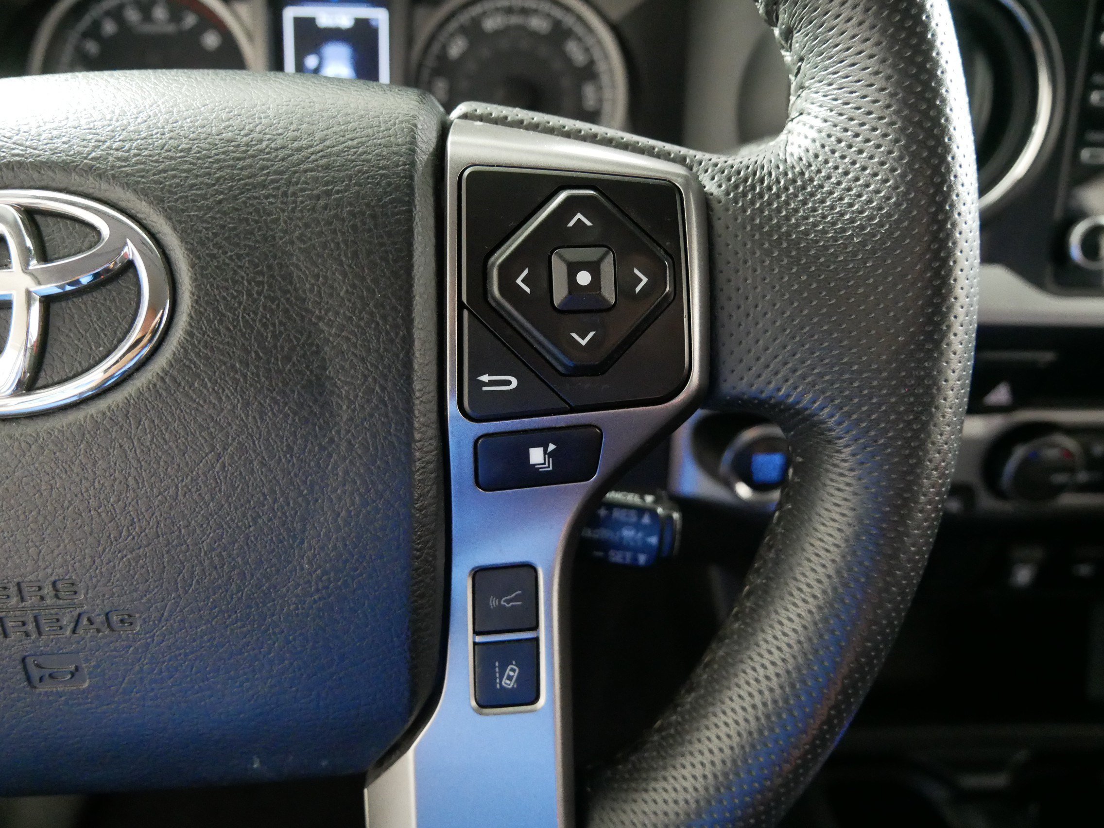 Used 2023 Toyota Tacoma SR5 w/ Technology Package AWD/4WD image 28