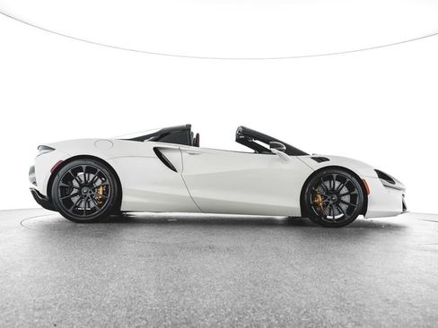 Used 2025 McLaren Artura Spider RWD image 43