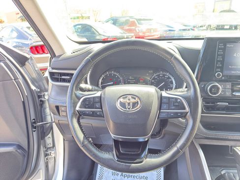 Used 2021 Toyota Highlander XLE AWD/4WD image 26