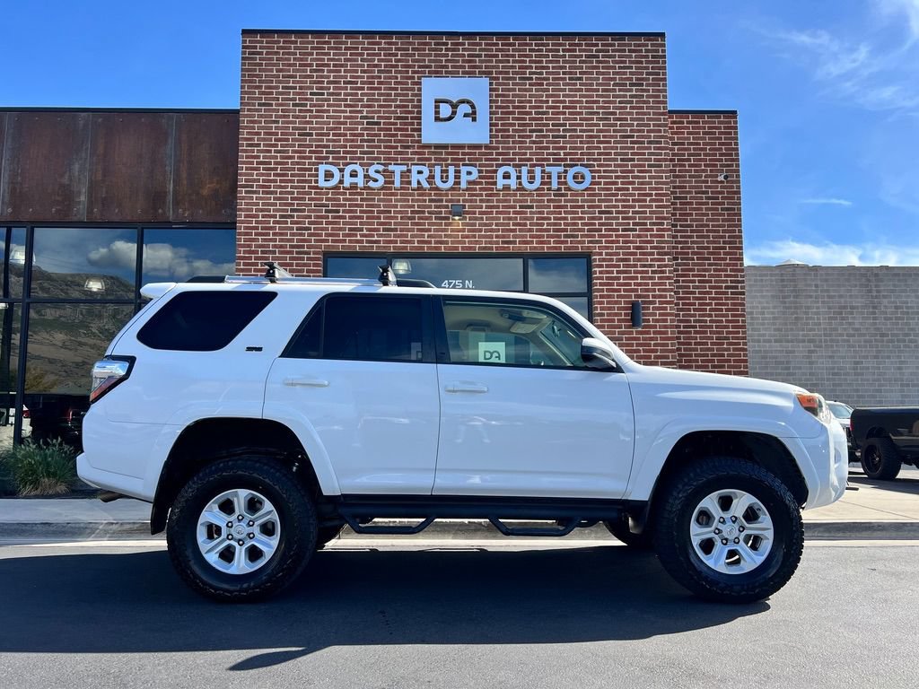 Used 2014 Toyota 4Runner SR5 AWD/4WD image 7