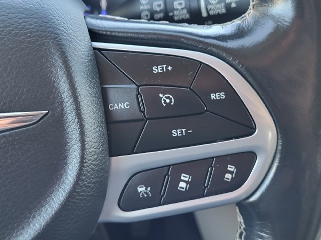 Used 2021 Chrysler Pacifica Touring-L FWD image 15
