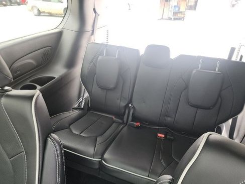 New 2026 Chrysler Pacifica Limited w/ S Appearance Package image 22