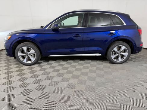 Used 2023 Audi Q5 2.0T Premium w/ Convenience Package AWD/4WD image 2