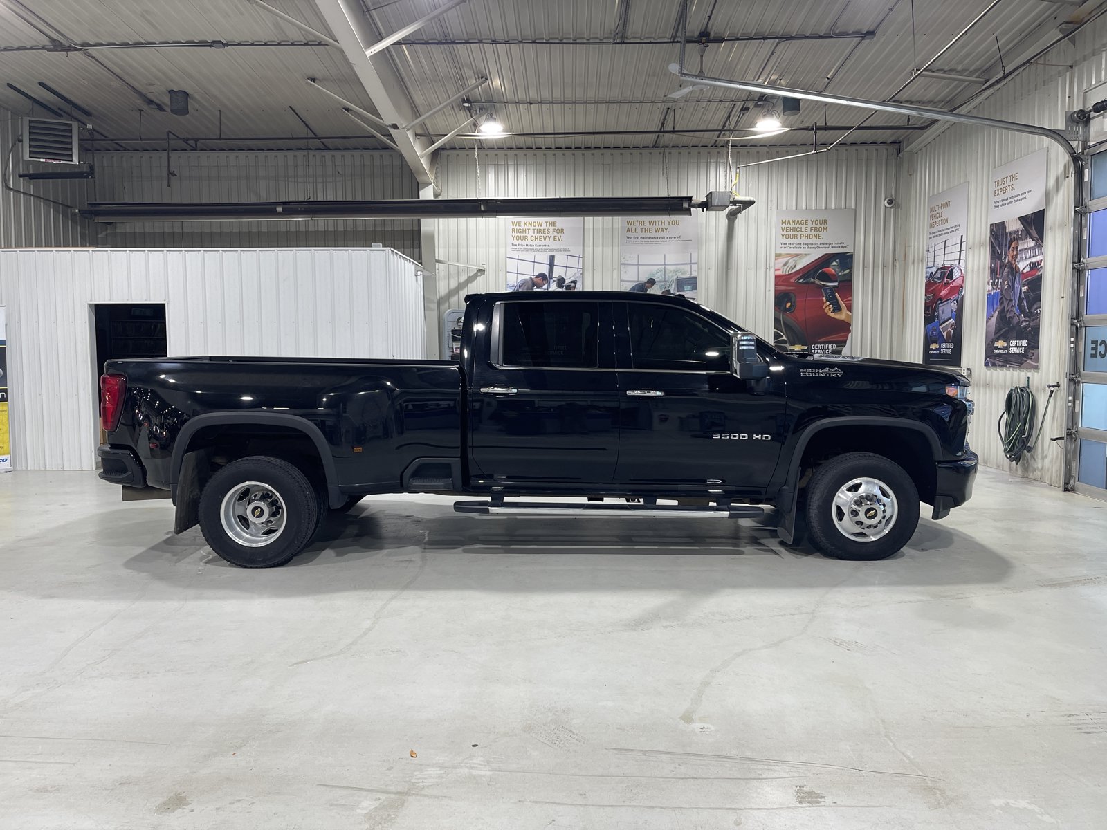 Used 2022 Chevrolet Silverado 3500 High Country AWD/4WD image 9