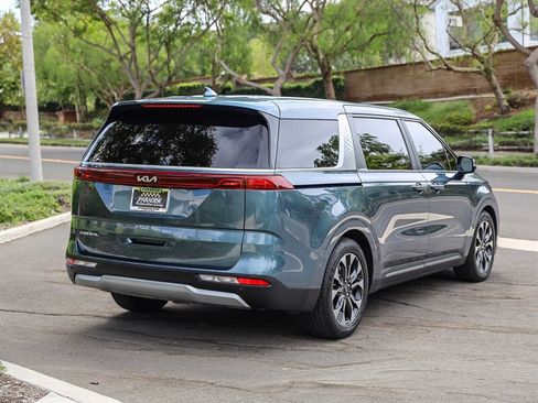 Used 2024 Kia Carnival EX FWD image 5