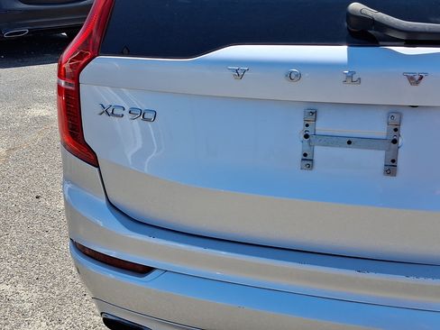Used 2018 Volvo XC90 T6 Momentum w/ Convenience Package AWD/4WD image 17
