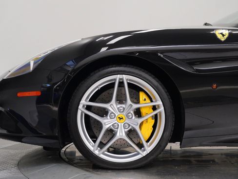 Used 2015 Ferrari California T RWD image 50
