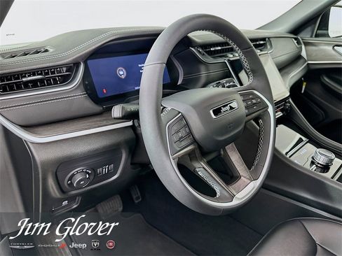 Used 2025 Jeep Grand Cherokee L Limited image 32