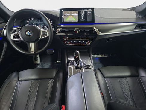 Used 2022 BMW M550i xDrive w/ Dynamic Handling Package image 11