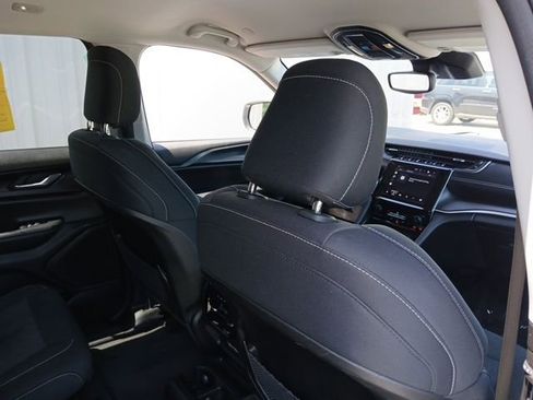 Used 2023 Jeep Grand Cherokee L Laredo RWD image 22