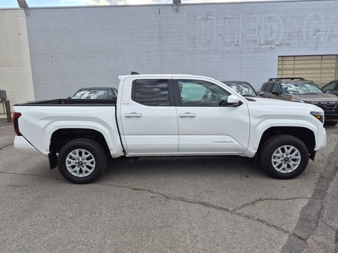 Used 2024 Toyota Tacoma SR5 AWD/4WD image 2