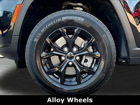 Used 2025 Jeep Grand Cherokee L Altitude AWD/4WD image 33